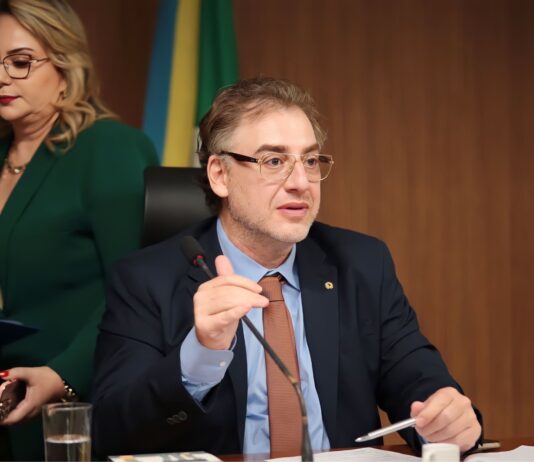 Riedel sanciona lei de Neno Razuk que reconhece utilidade pública da Comunidade Siloé em Dourados