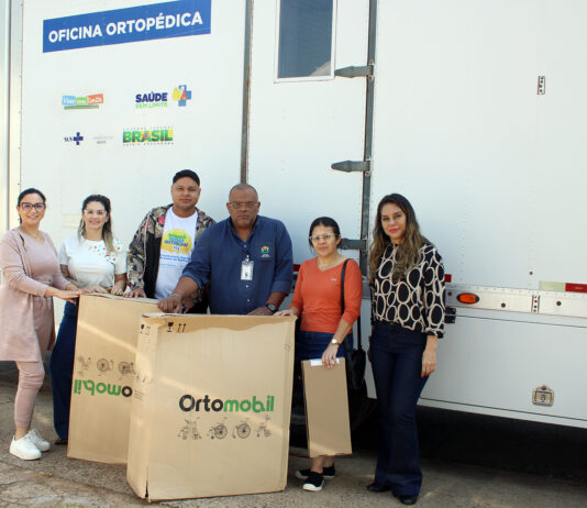 Oficina Ortopédica da carreta itinerante do CER/APAE presta atendimentos em Naviraí