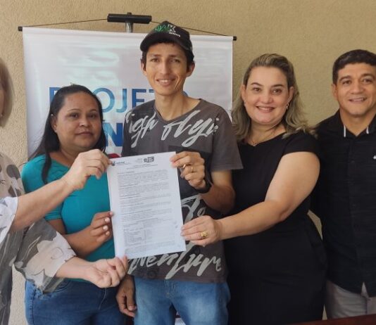 Bônus Moradia aquece setor imobiliário em Sidrolândia e beneficiários assinam contrato com a Agehab