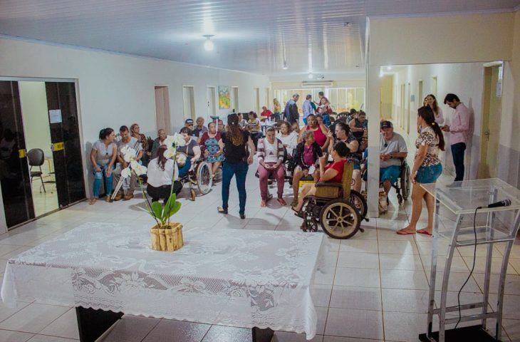 Pacientes-aguardando-atendimento-Oficina-Ortopedica-Itinerante-Cassilandia-730x480