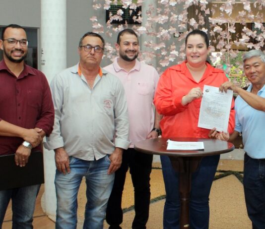 Prefeitura de Naviraí entrega licença prévia para a Esmagadora de Soja da Copasul