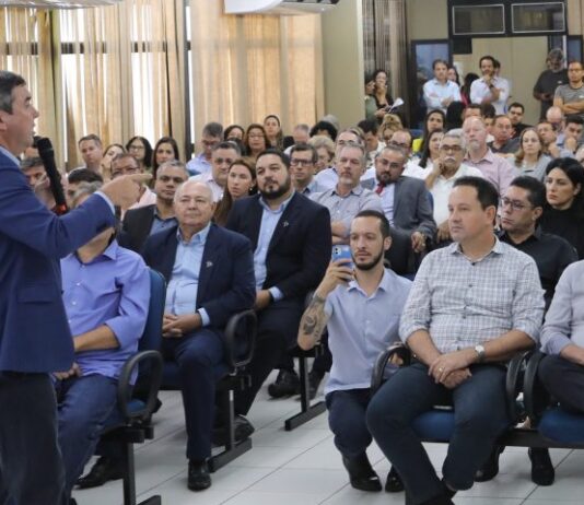 Governador assina convênios para promover qualificação profissional de 13 mil trabalhadores