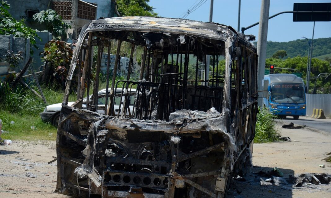 INCENDIOS DE ÕNIBUS NO RIO