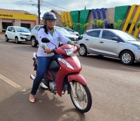 Aos 44 anos, Lucineia supera medo de pilotar e realiza sonho da habilitação pelo CNH MS Social