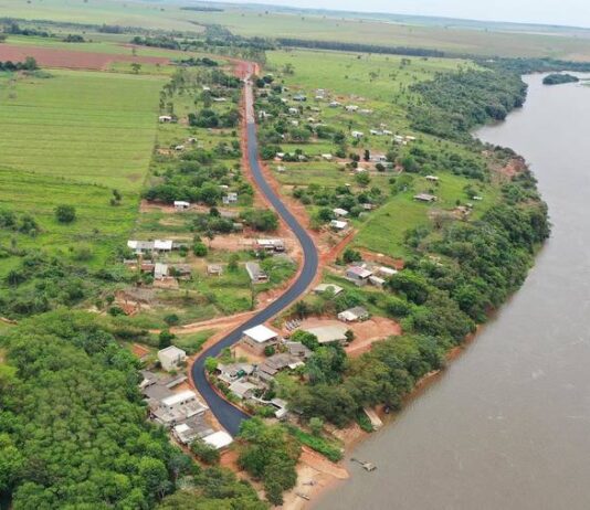 ITAQUIRAÍ: Asfalto de 20 km executado pelo Estado chega ao Porto Santo Antônio/Rio Paraná