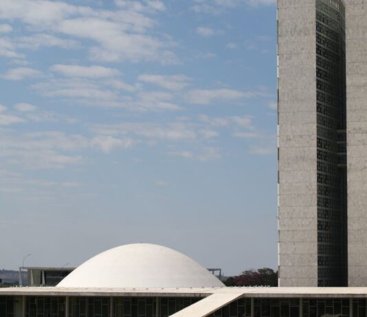 Senado aprova em votação simbólica projeto do Desenrola