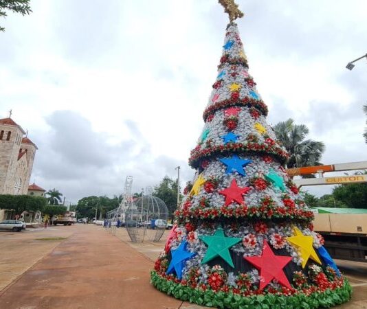 PRÓ-NATAL: Dourados Brilha 2023 começa neste sábado na Praça Antônio João