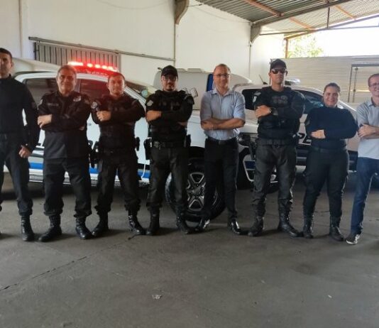 Grupamentos da Polícia Penal recebem novos veículos para transporte de presos e ações operacionais