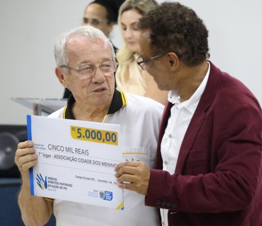 Governo de MS reconhece e premia entidades e pessoas com importante atuação nos direitos humanos