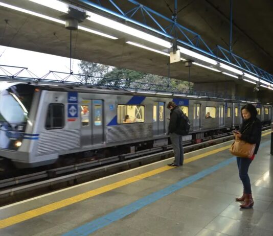SÃO PAULO: contra privatizações, greve afeta funcionamento de trens e metrôs