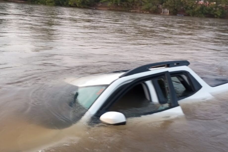 carro-submerso