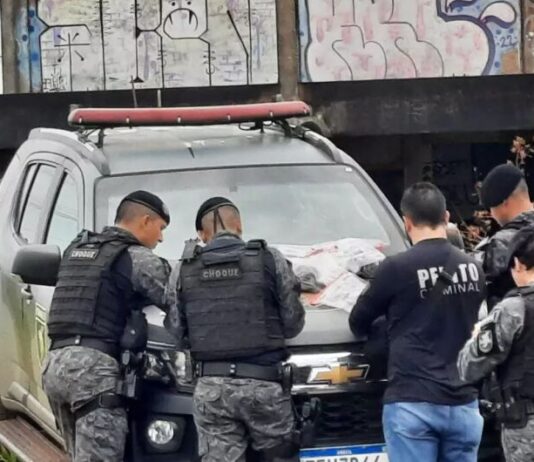 Assalto termina com ladrões mortos pela polícia e refém libertado de cativeiro