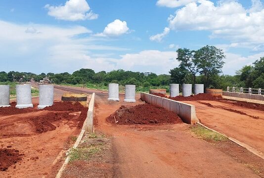 DOURADOS: Marcelo Mourão pede que prefeitura entregue obra no Grande Roma para o dia 20