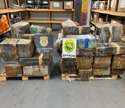 PF e PM apreendem embarcação com mais de uma tonelada de maconha no Rio Paraná