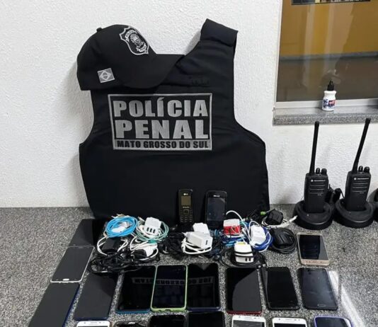 Operação Mute apreende mais de mil celulares dentro de presídios do país