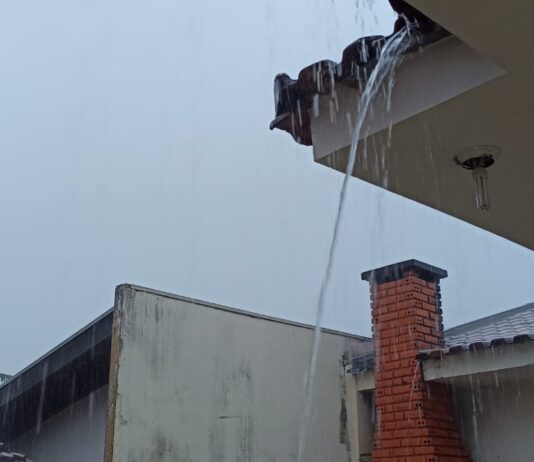 FRENTE FRIA SE DESLOCA E PROVOCA CHUVA NO RS, SC, PR, MS, SP E RJ