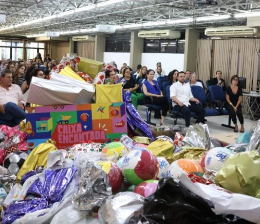 Campanha ‘Caixa Encantada’ arrecada brinquedos para crianças atendidas por 280 instituições