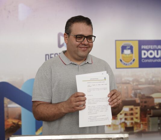 DOURADOS: Durante a 9º edição do Desenvolve Ddos em Ação, Alan Guedes assina Lei do Programa Empreende