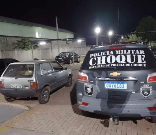 Em carro furtado, homem troca tiros com policiais do Choque e acaba morto