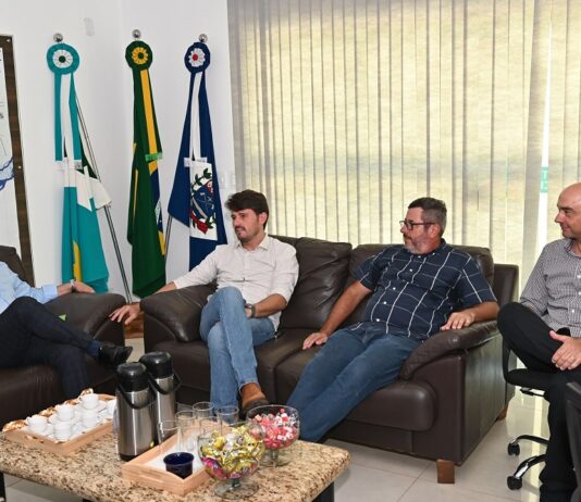 Prefeito Thalles, governador Barbosinha e vereadores entregam obras de saneamento
