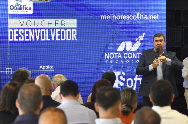 Governador-participa-da-Assinatura-do-Voucher-Desenvolvedor-Foto-Bruno-Rezende-06-730x480