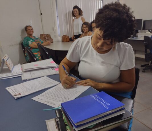 VIDA REAL: Professora dá aula de persistência e toma posse quase oito anos depois de prestar concurso