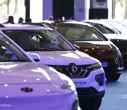Venda de veículos cresce 12% em 2023, diz balanço da Fenabrave