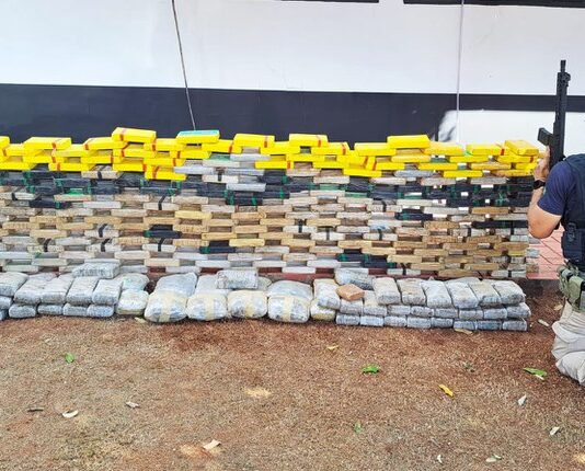 Hilux quebra, PRF busca socorro e ao retornar veículo havia desaparecido, mas, foi localizado com 238 Kg de cocaína
