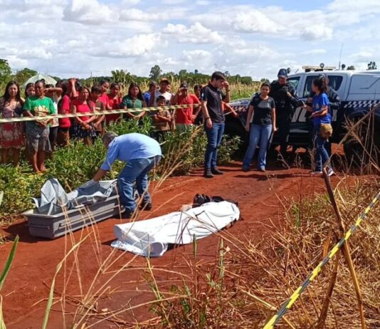 Jovem encontrado assassinado é identificado e polícia prende acusado do homicídio