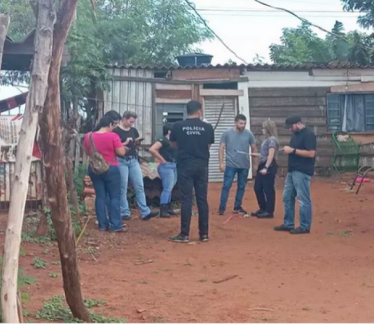 FEMINICÍDIO: assassinada com nove facadas, mulher estava deitada com o filho de 1 ano no momento do crime