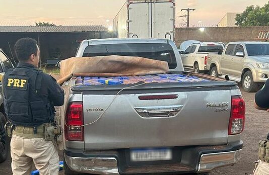 PRF apreende 1,4 tonelada de maconha e recupera caminhonete em Campo Grande (MS)
