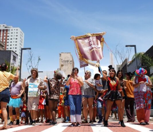 FIM DE SEMAMA chega com primeiros blocos de Carnaval na rua, show do Vintage Culture, teatro e feirinhas