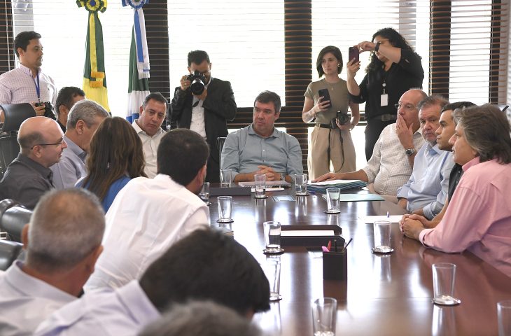 Governador-recebe-os-vereadores-e-prefeito-de-Aquidauana-Foto-Bruno-Rezende-03-730x480
