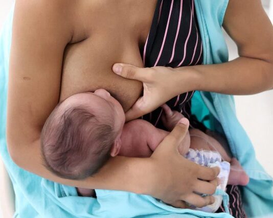 ATO DE AMOR: a luta para combater a desinformação e aumentar o estoque do banco de leite humano