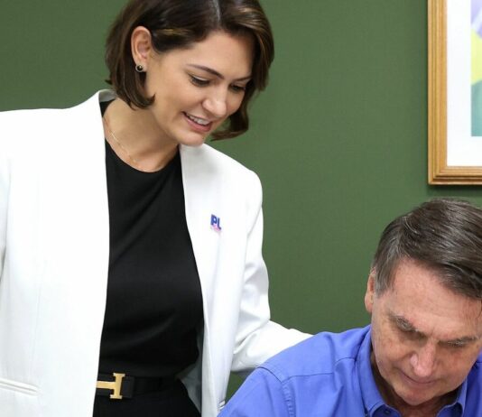 Michelle Bolsonaro vem a evento em MS, mas, presença de ex-presidente ainda é incerta