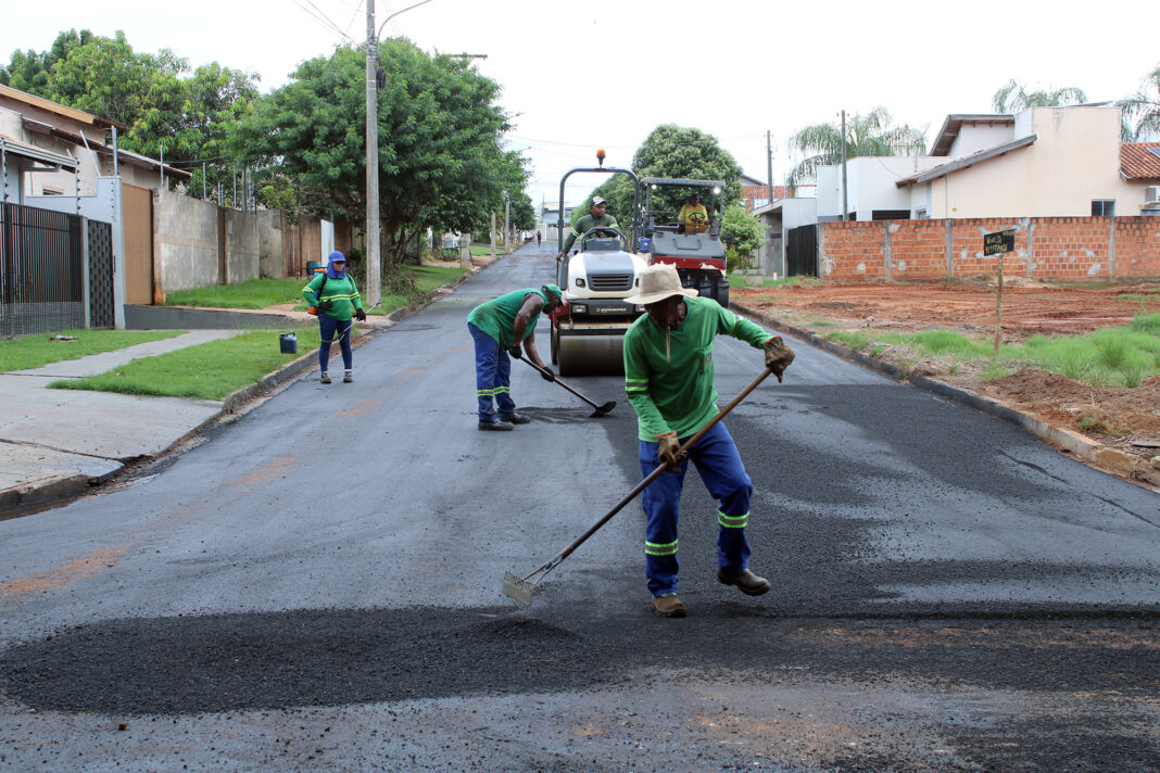 060324-obras-de-recapeamento-da-prefeitura-de-navirai-contemplam-ruas-do-royal-park-proximas-ao-parque-do-cumandai-2