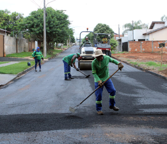 NAVIRAÍ: obras de recapeamento levam melhorias a ruas do Royal Park próximas ao Parque do Cumandaí