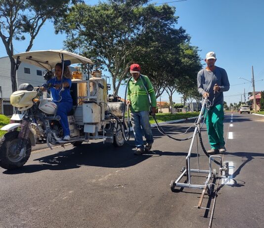 Prefeitura de Naviraí intensifica a restauração da sinalização horizontal de vias públicas do município