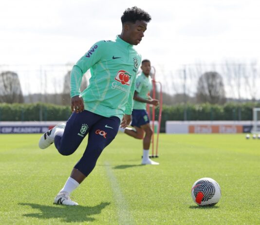 Depois do gol em Wembley, Endrick treina neste domingo e diz que dormiu tranquilo