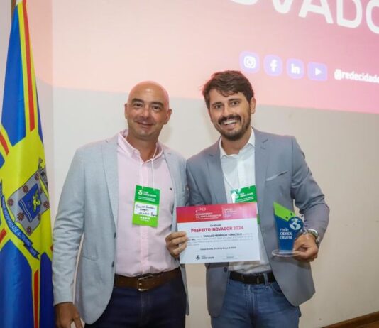 ITAQUIRAÍ: Prefeito Thalles Tomazelli recebe Título de Prefeito Inovador 2024