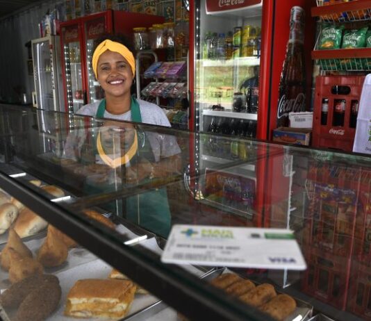 Com lanchonete em pleno vapor, mais uma beneficiária devolve cartão do Mais Social