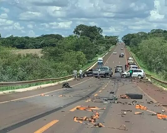 Acidente na BR-463 mata uma pessoa e deixa outras duas gravemente feridas