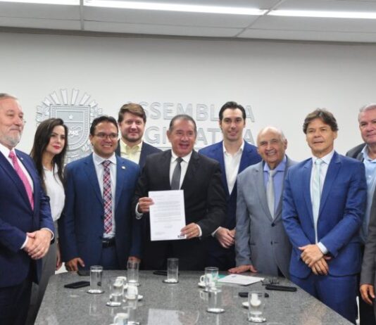 Governo protocola projeto que cria auxílio médico social para mais de 11 mil inativos de MS