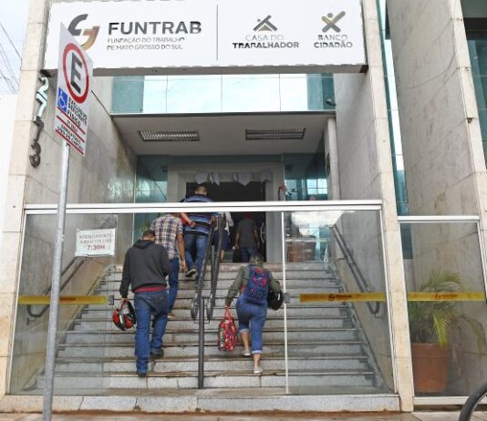 Funtrab oferece vagas de Papai Noel com salários de até R$ 22 mil na Capital