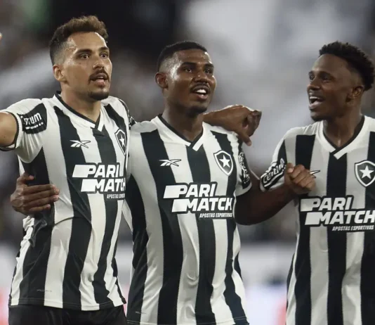 Botafogo supera Vitória para abrir vantagem na Copa do Brasil