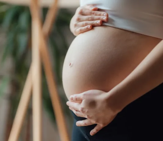 Mulheres grávidas podem gastar quase 50 mil calorias, diz estudo