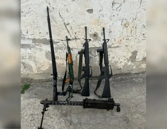 Operação na Maré: polícia apreende metralhadora que fura paredes e derruba aviões