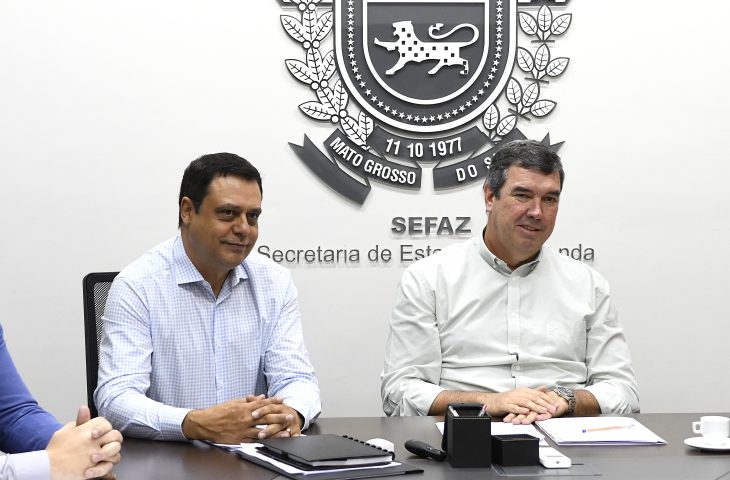 Governador-cumpre-agenda-na-SEFAZ-Foto-Bruno-Rezende-07-730x480