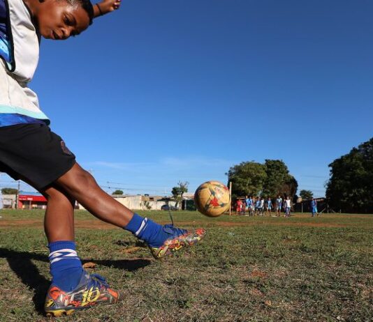 Com apoio do Governo, projeto de três gerações representa “asas do futuro” para milhares de crianças