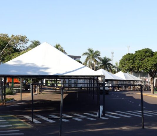 Montagem das estruturas da 21ª FEJUNAVI está em execução para início da maior festa cultural da região